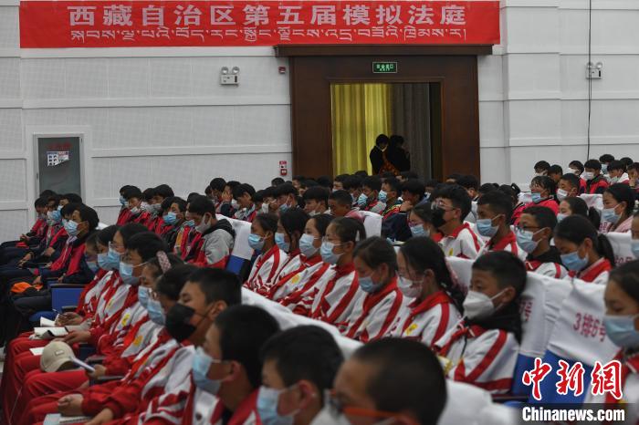 圖為西藏自治區(qū)第五屆模擬法庭現(xiàn)場?！∝暩聛硭?攝