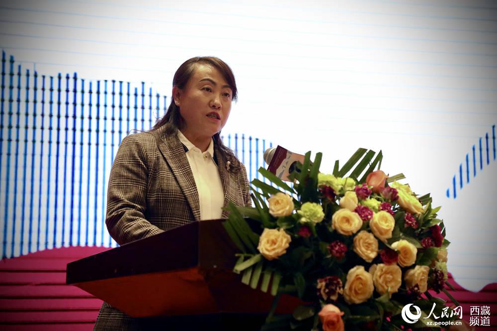 拉薩市旅游發(fā)展局相關(guān)負(fù)責(zé)人發(fā)言。人民網(wǎng) 次仁羅布攝