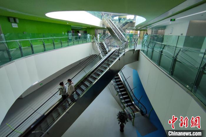 圖為西藏自治區(qū)婦產(chǎn)兒童醫(yī)院內(nèi)景?！〗w波 攝
