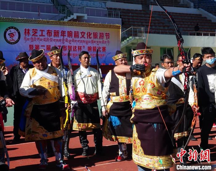 圖為響箭比賽現(xiàn)場?！∪轿木?攝