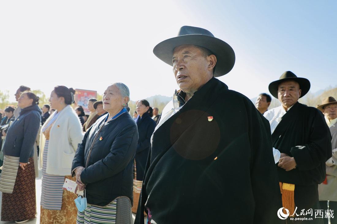 升旗儀式現(xiàn)場。人民網(wǎng) 次仁羅布攝
