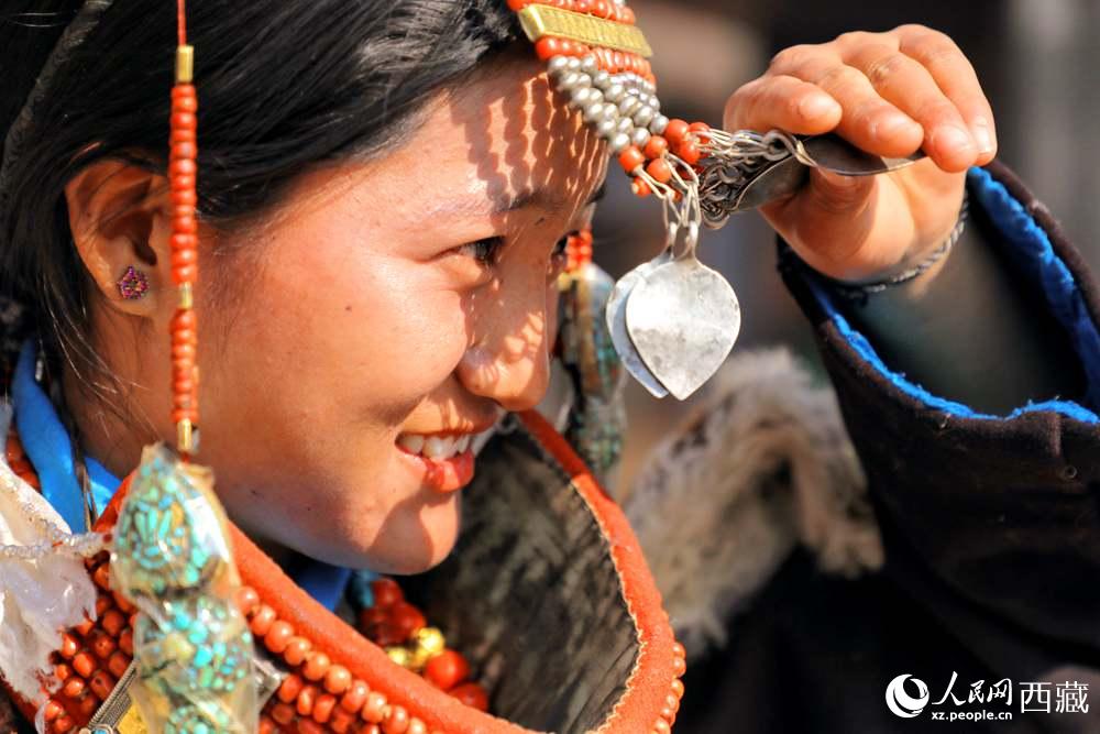 撩起“神秘面紗”。人民網(wǎng) 李海霞