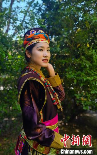 圖為國家級非遺項(xiàng)目——林芝工布藏族服飾。　李林 攝