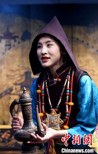 圖為西藏自治區(qū)級非遺項(xiàng)目——山南浪卡子縣的羊卓服飾?！±盍?攝