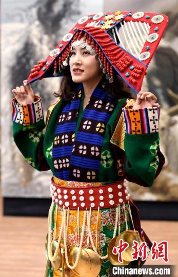 圖為國家級非遺項(xiàng)目——西藏那曲申扎縣的巴扎服飾?！±盍?攝