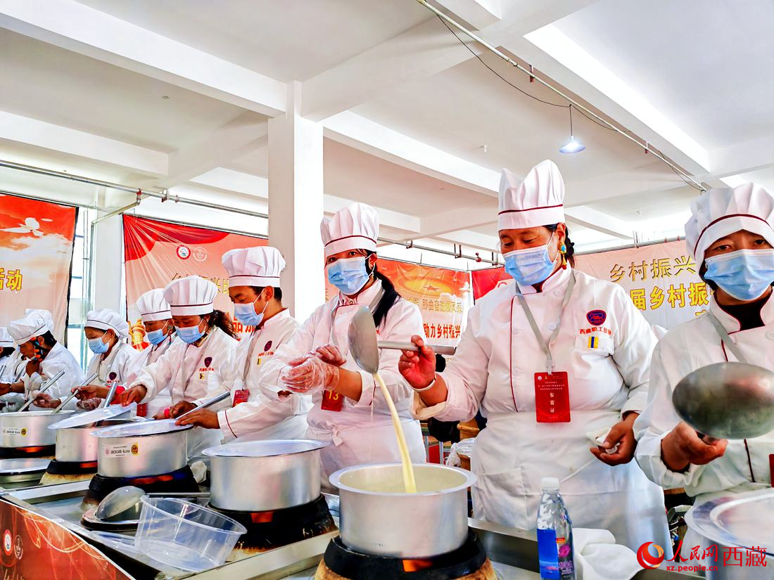 廚藝比拼。人民網(wǎng) 李海霞攝