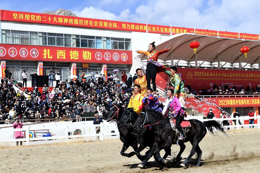 藏歷新年，精彩的馬術(shù)表演。潘多攝