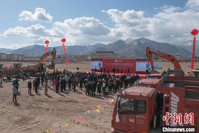 圖為2023年江蘇援藏項(xiàng)目集中推進(jìn)會現(xiàn)場?！∝暩聛硭?攝