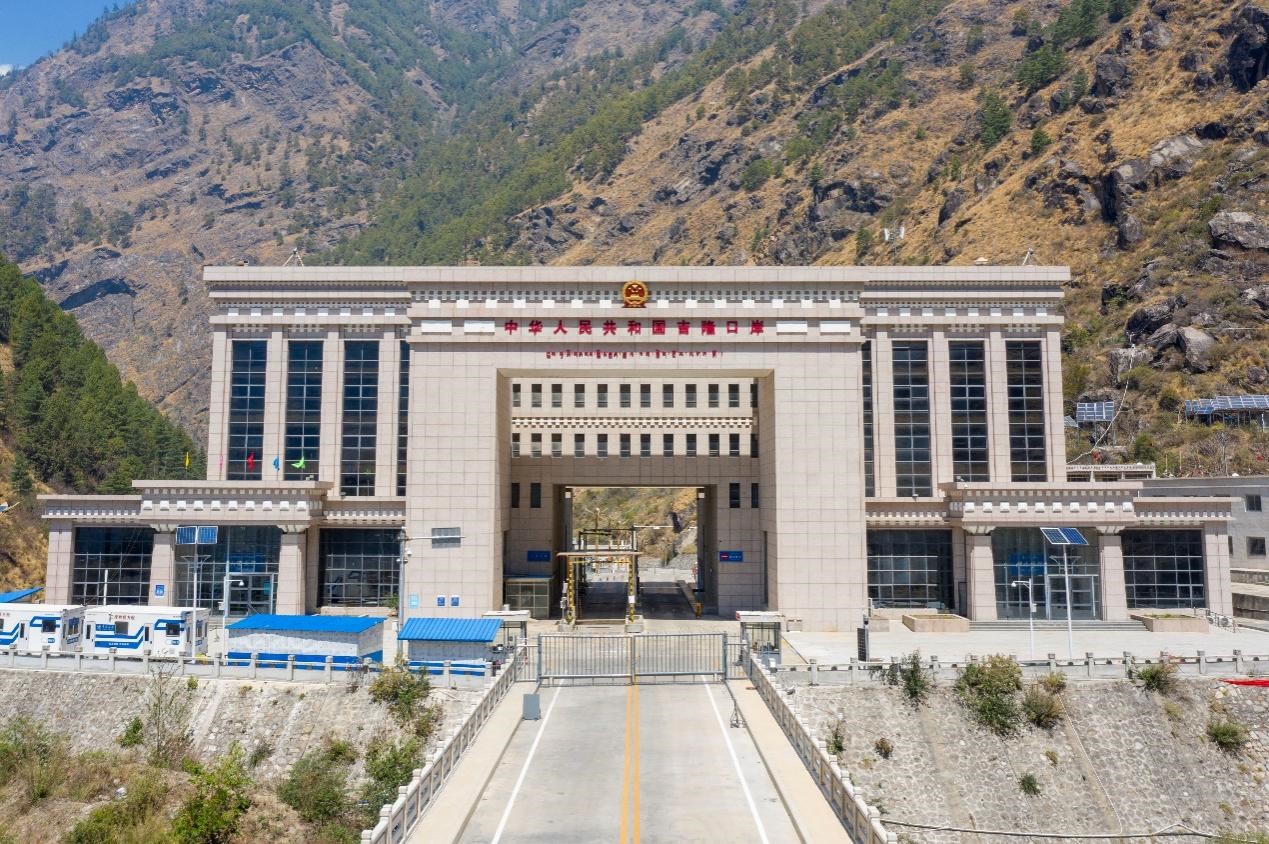 吉隆口岸航拍畫(huà)面。人民網(wǎng)記者 唐宋攝