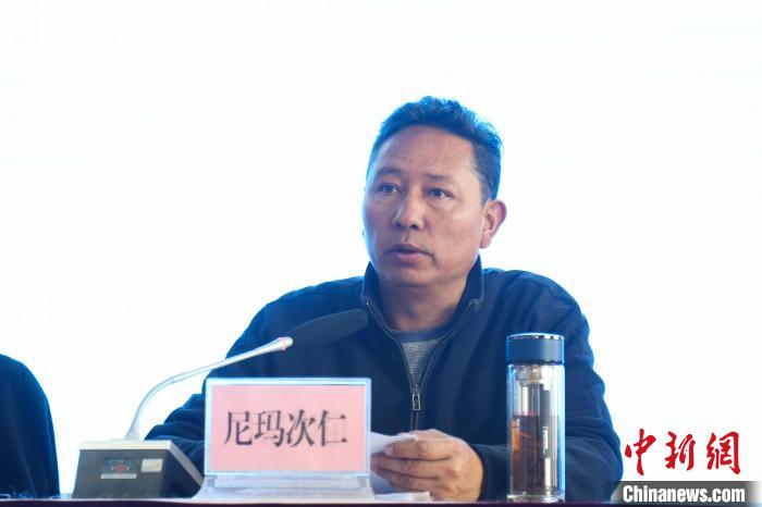 西藏自治區(qū)體育局黨組副書記、局長尼瑪次仁講話。　貢確 攝