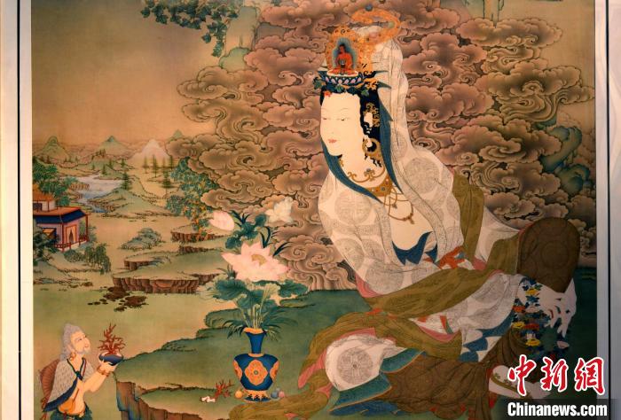 圖為5月16日，展覽中新創(chuàng)唐卡作品《靜息觀音》(局部)?！±盍?攝