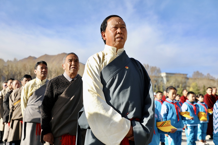 “升國旗、唱國歌”儀式現(xiàn)場。