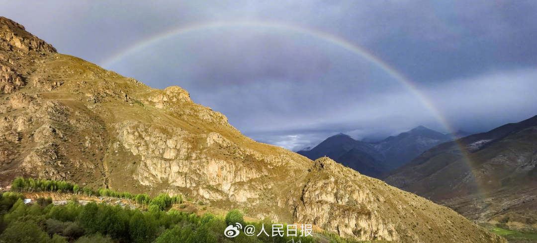 接好運(yùn)！青藏高原現(xiàn)巨大彩虹橋